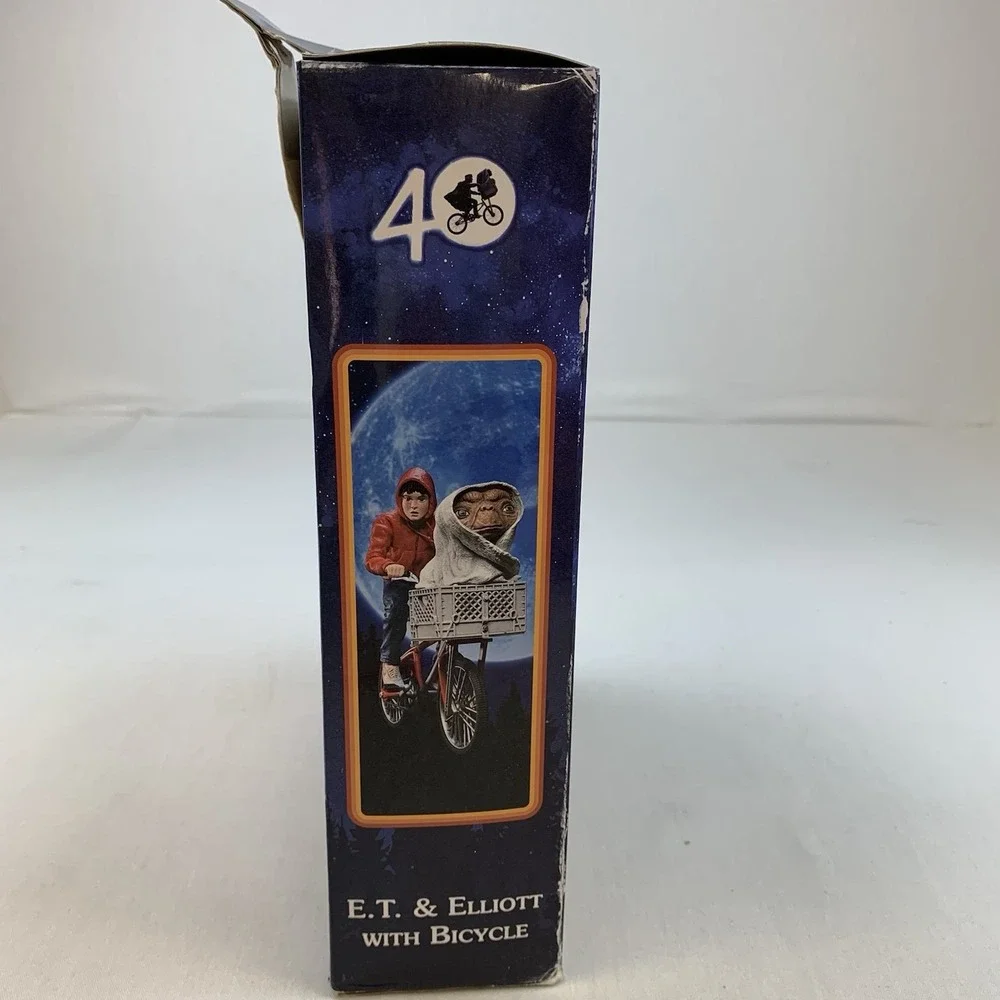 NECA E.T The‎ Extra-Terrestrial 40th Anniversary Elliott and E.T. on Bicycle Set